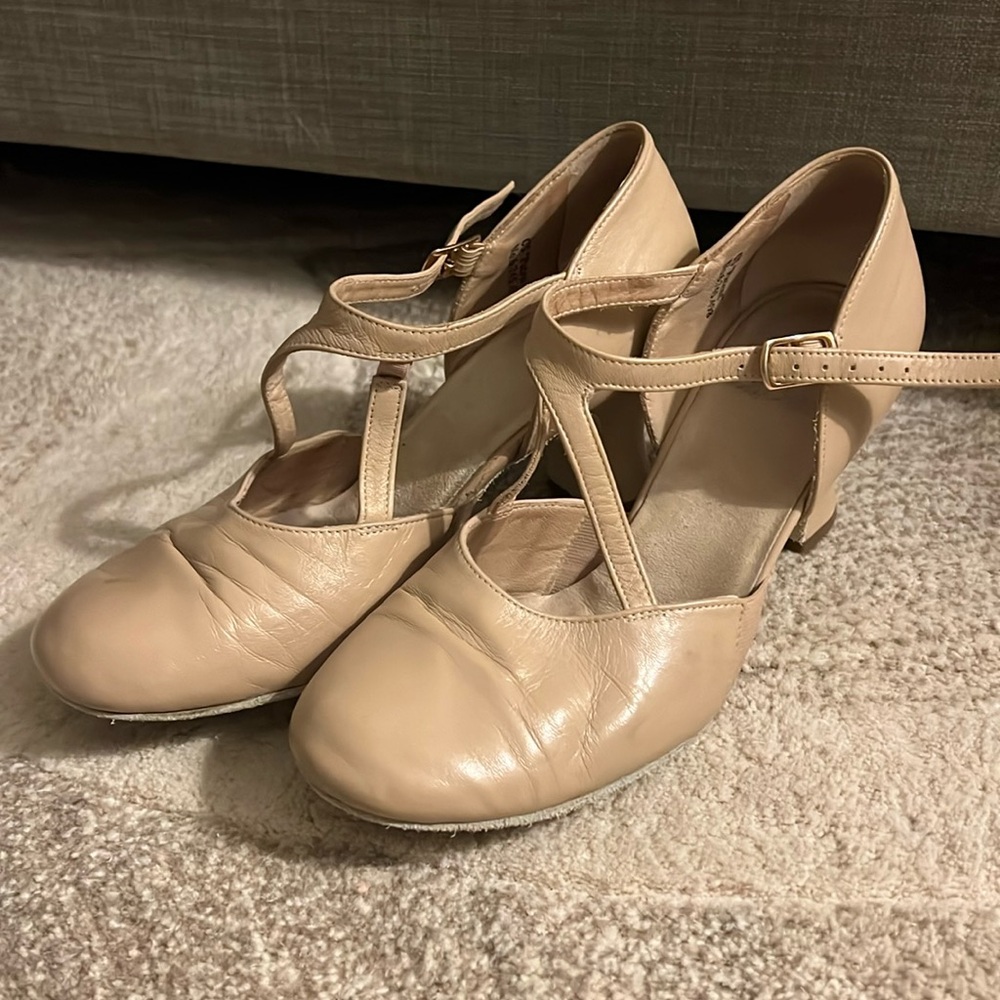 Lightly worn LaDuca Alexis 2.5” heel 37W